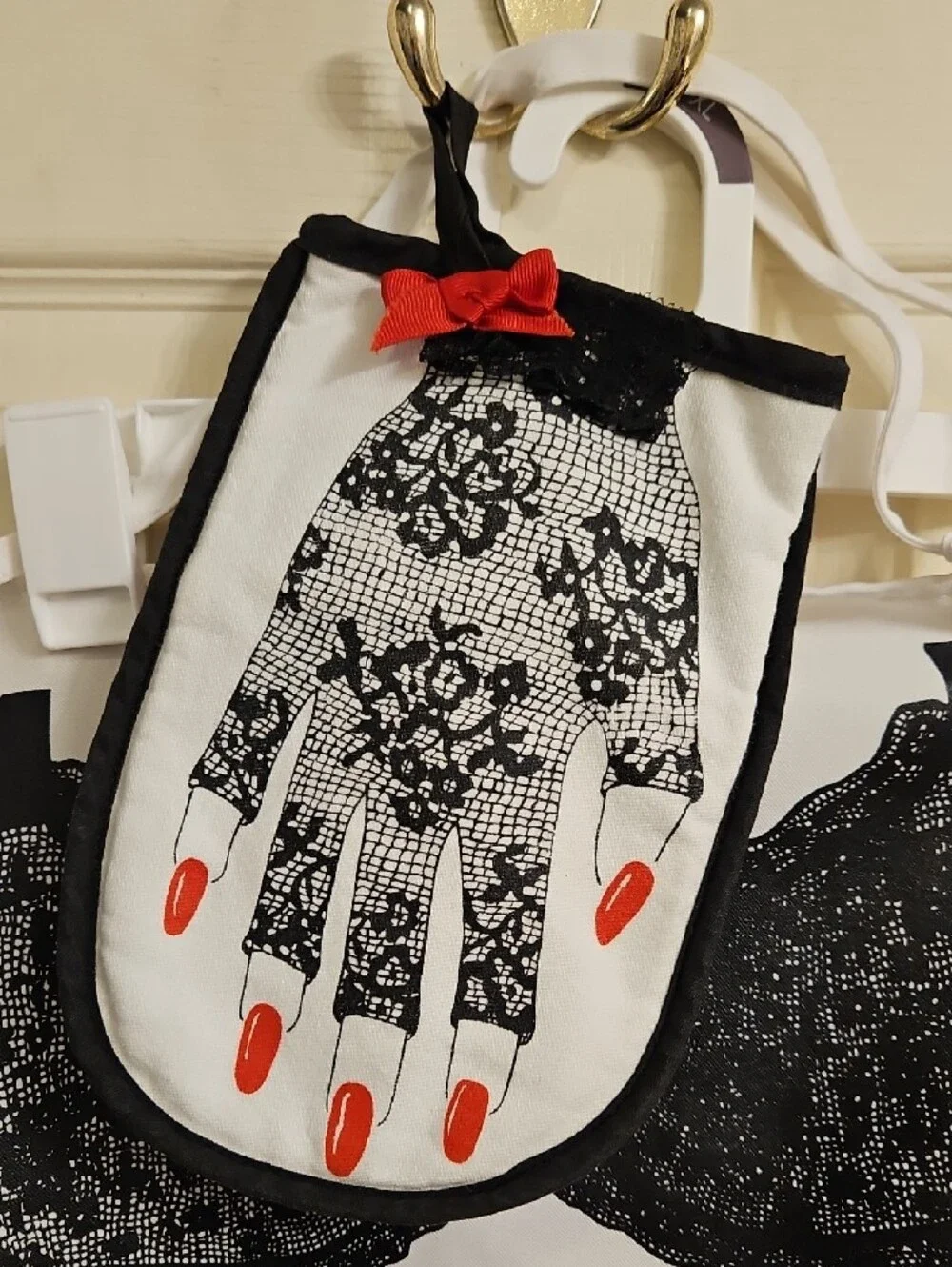 Under Cover Wear playful women’s